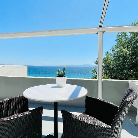 Studios Afitos 3*